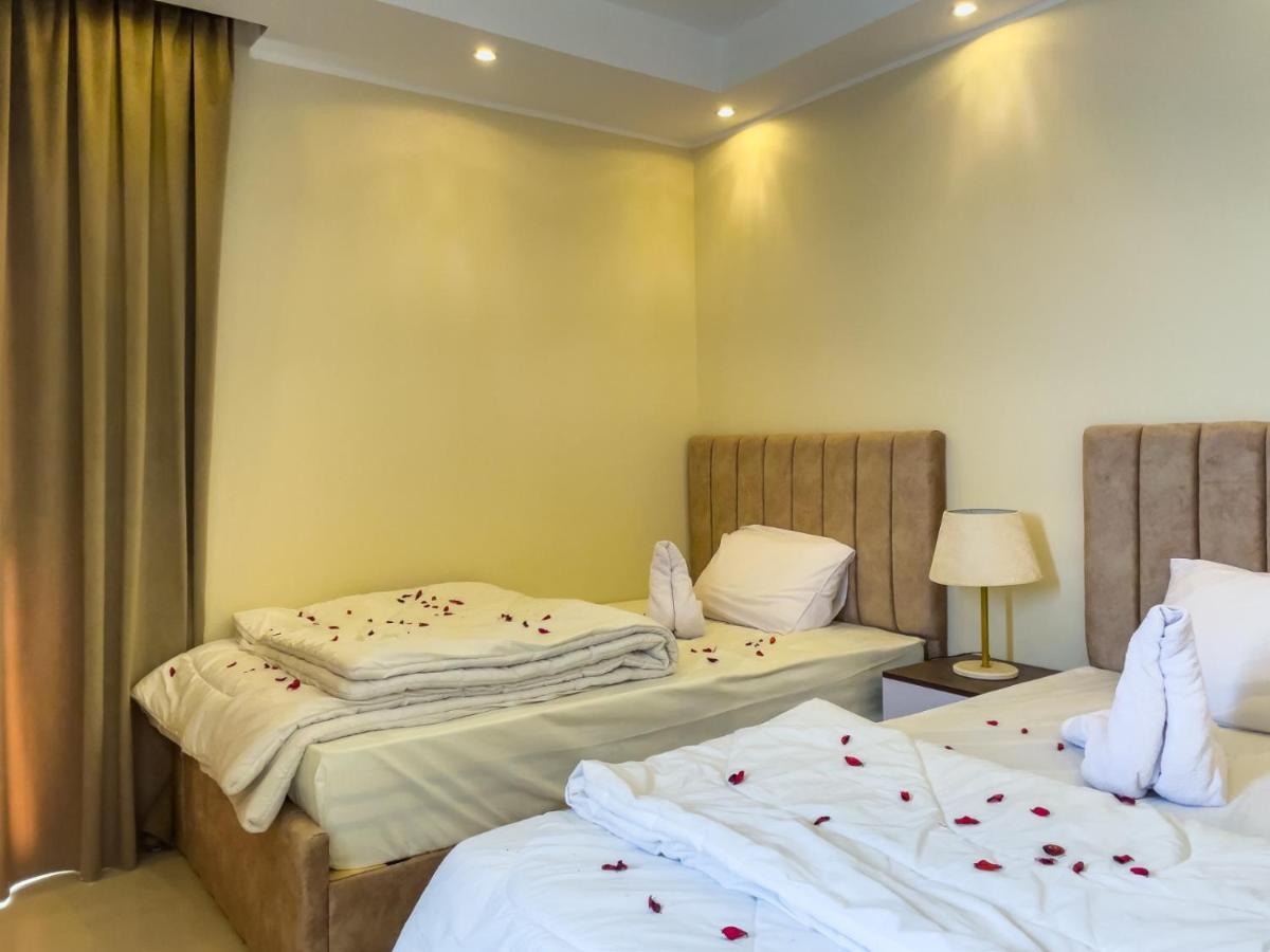 Jumeirah Pyramids View Inn Kafrat al Jabal Exterior foto