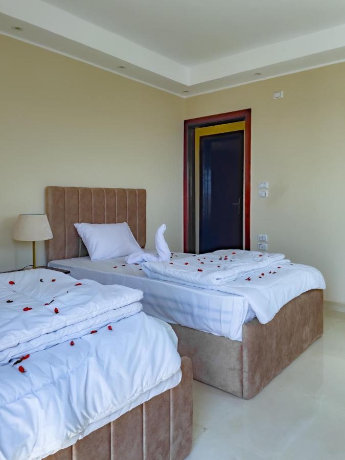 Jumeirah Pyramids View Inn Kafrat al Jabal Exterior foto