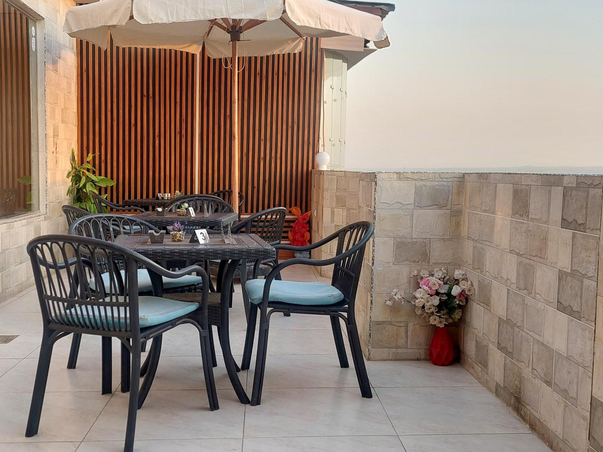 Jumeirah Pyramids View Inn Kafrat al Jabal Exterior foto