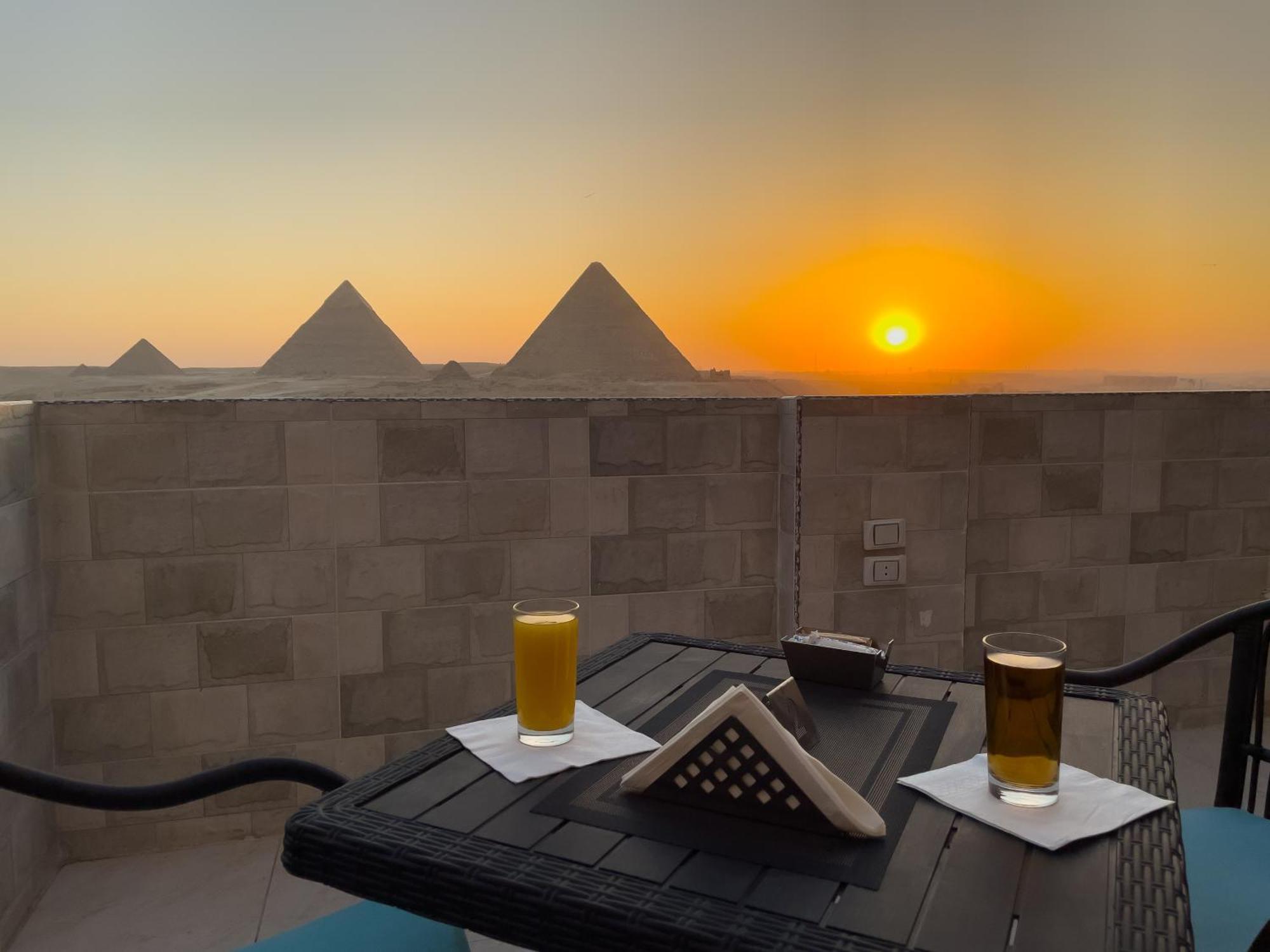 Jumeirah Pyramids View Inn Kafrat al Jabal Exterior foto