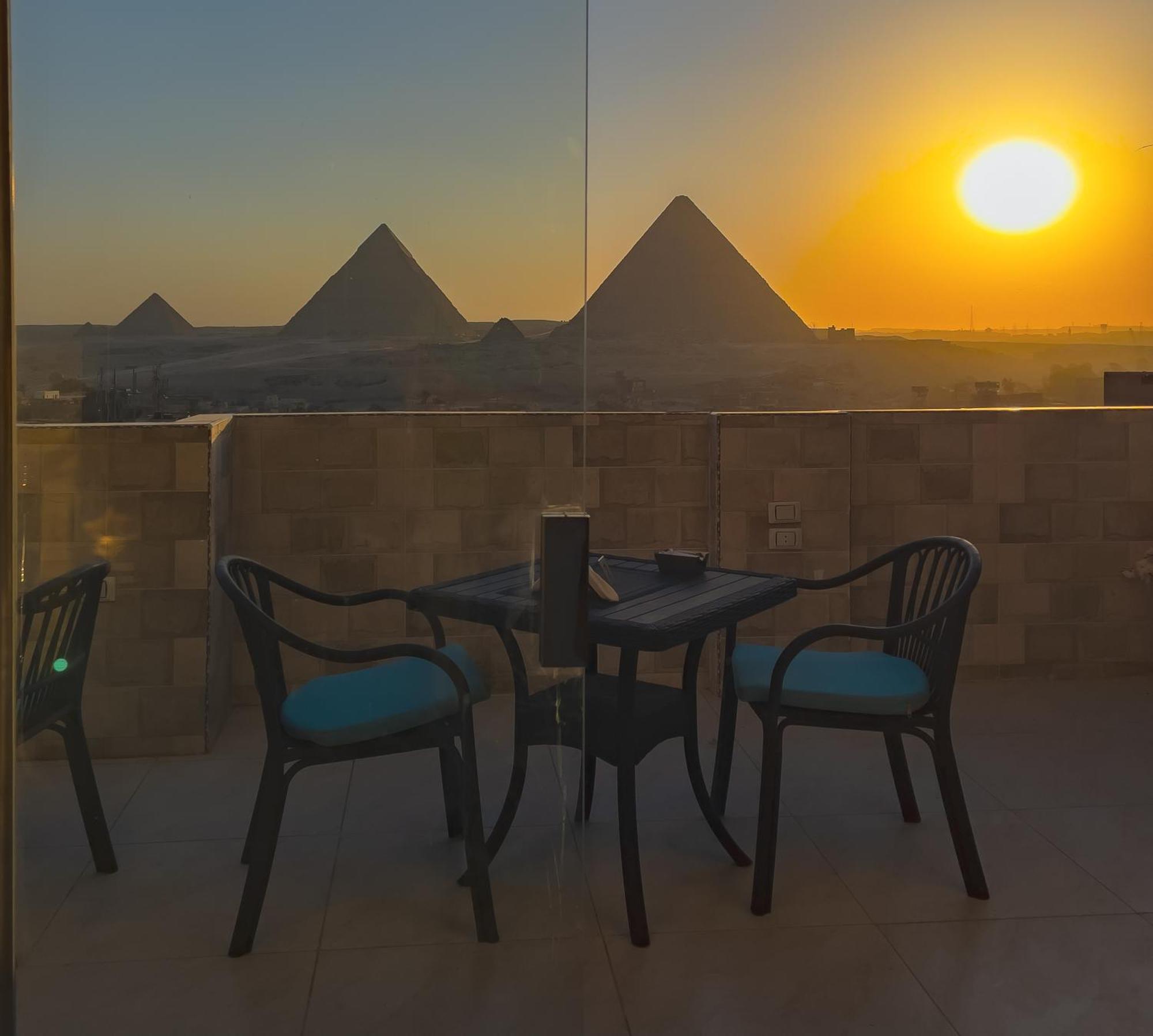 Jumeirah Pyramids View Inn Kafrat al Jabal Exterior foto