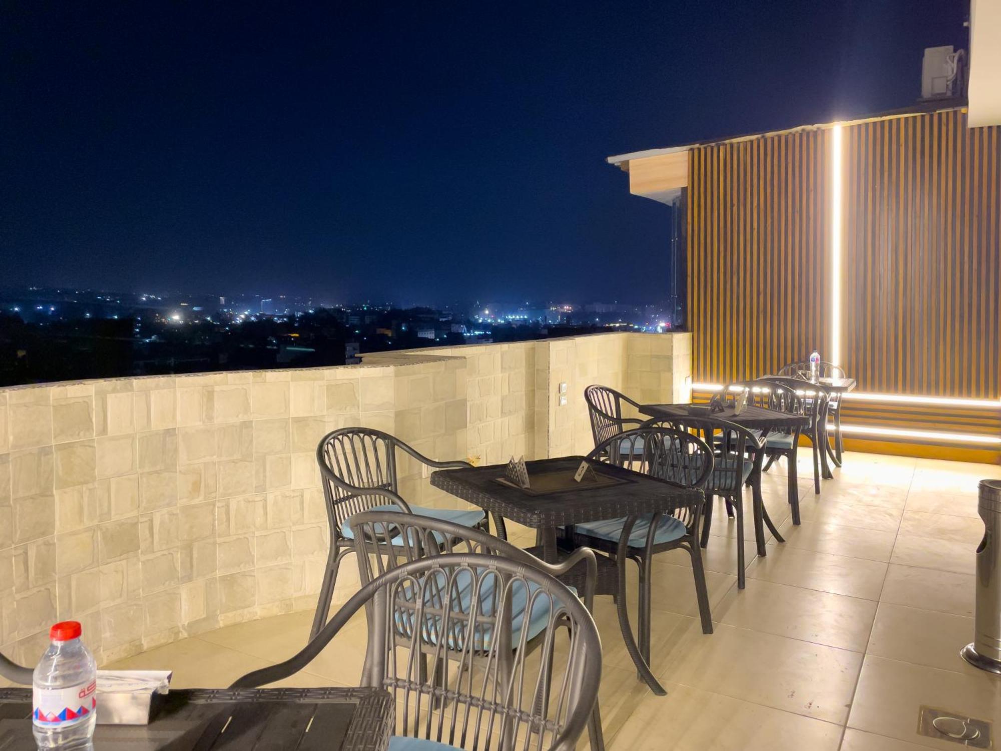 Jumeirah Pyramids View Inn Kafrat al Jabal Exterior foto