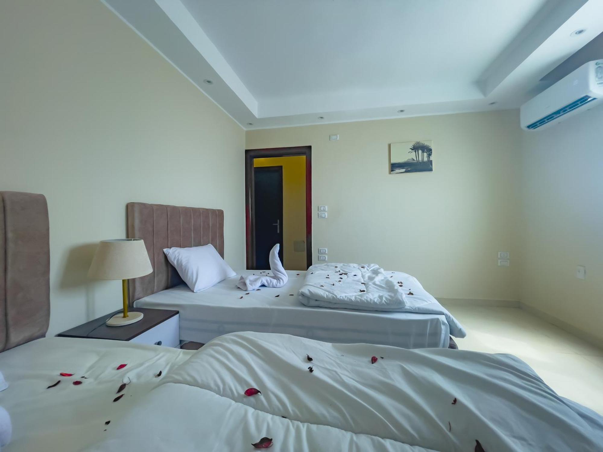 Jumeirah Pyramids View Inn Kafrat al Jabal Exterior foto