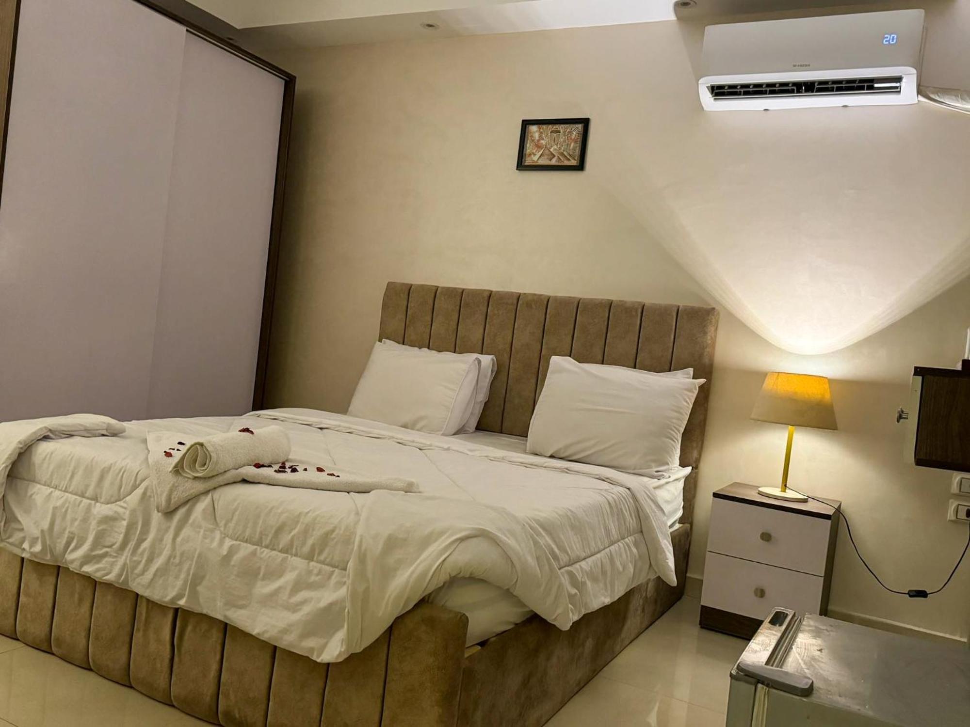 Jumeirah Pyramids View Inn Kafrat al Jabal Quarto foto